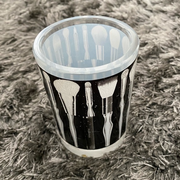 Vanity Cup Makeup Brushes - Picture 4 of 5